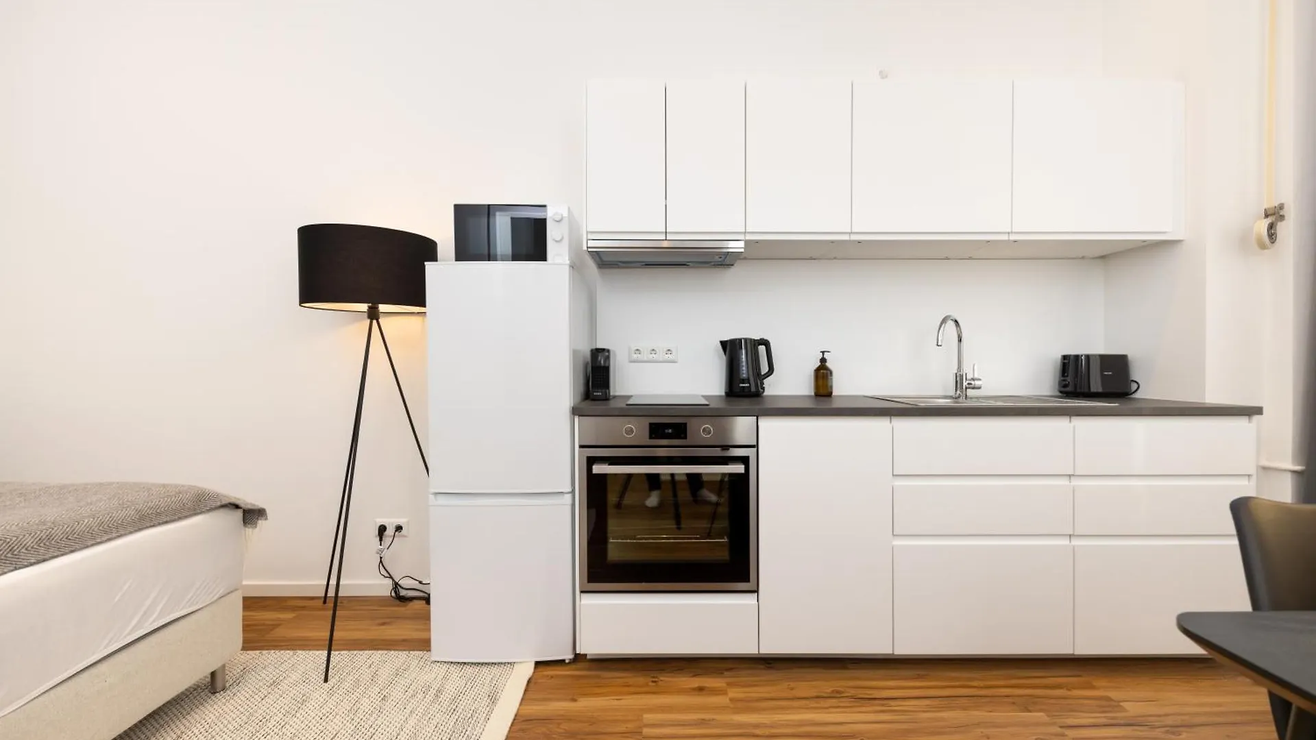 Central Nests - Modernes Apartment Mit Zwei Baedern Берлин